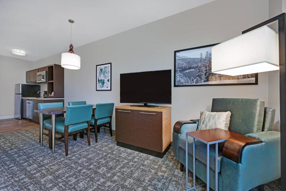 Studio with Two Queen Beds - Hearing Accessible interior